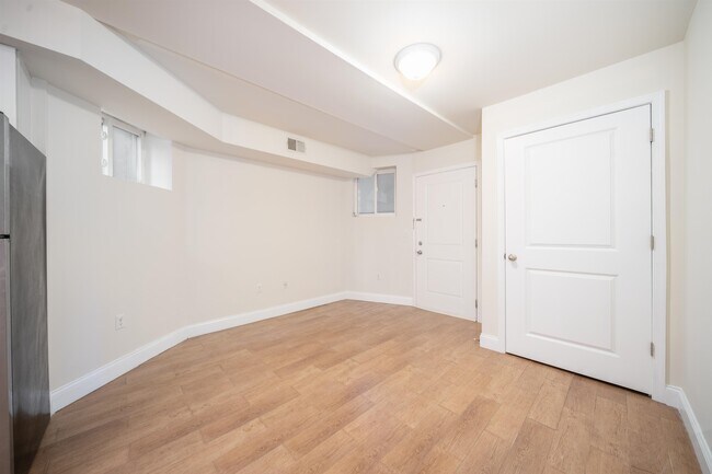 Building Photo - 149 Webster Ave