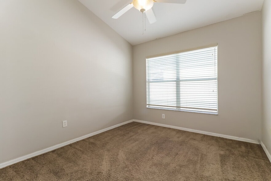 Building Photo - 9912 Riverchase Dr