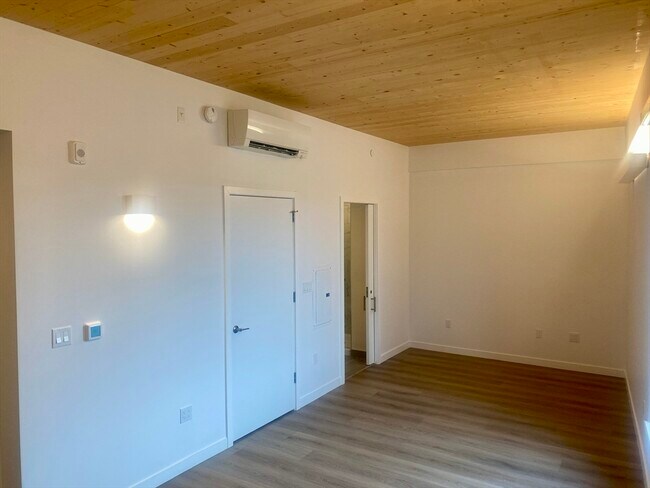 Building Photo - 154 Broadway