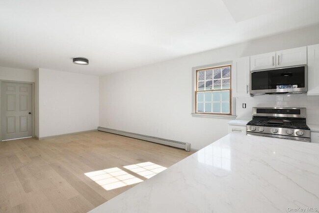 Building Photo - 7 N Dearman St