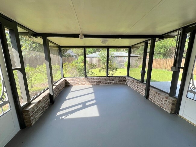 Building Photo - 3 BED | 2 BATH | SCREENED IN SUNROOM | SOUTHSIDE/VERNONBURG