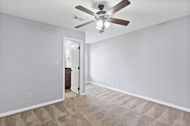 Building Photo - Pre-Leasing for Summer 2025 Move-In, First...