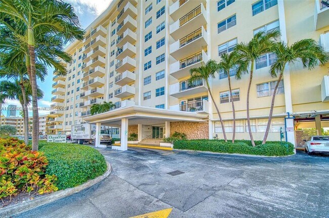 Building Photo - 401 Golden Isles Dr