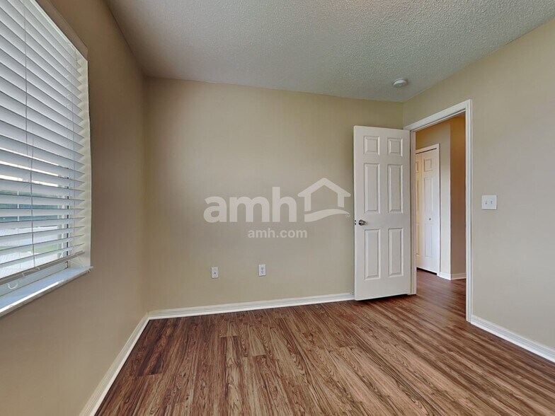 Building Photo - 12613 Longcrest Dr