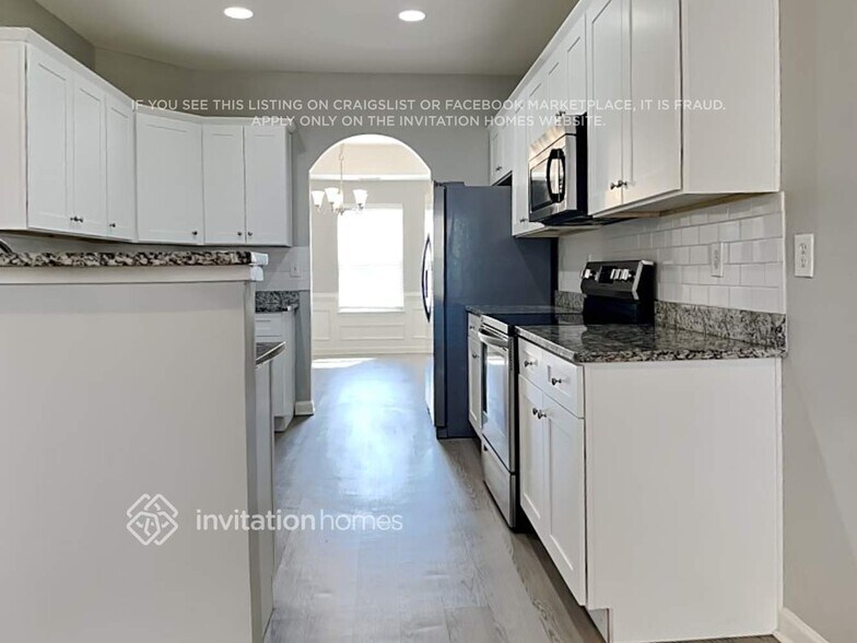 Building Photo - 323 Viceroy Curve