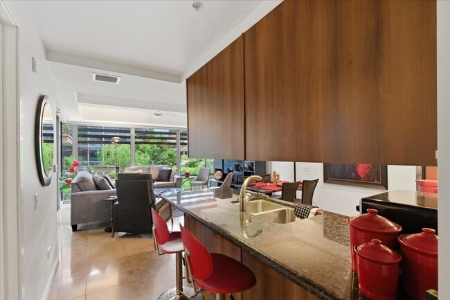 Building Photo - 7137 E Rancho Vista Dr