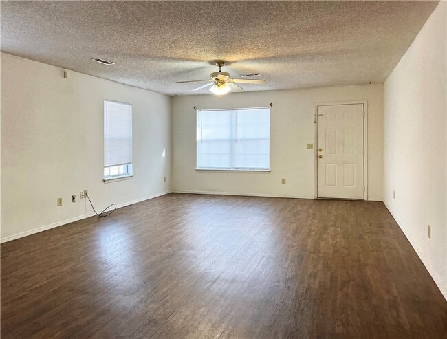 Building Photo - 5900 Samantha St