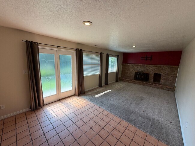 Building Photo - 479 S Palisade Dr