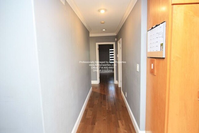 Building Photo - Attractive 4 bedroom / 2 bathroom home wit...