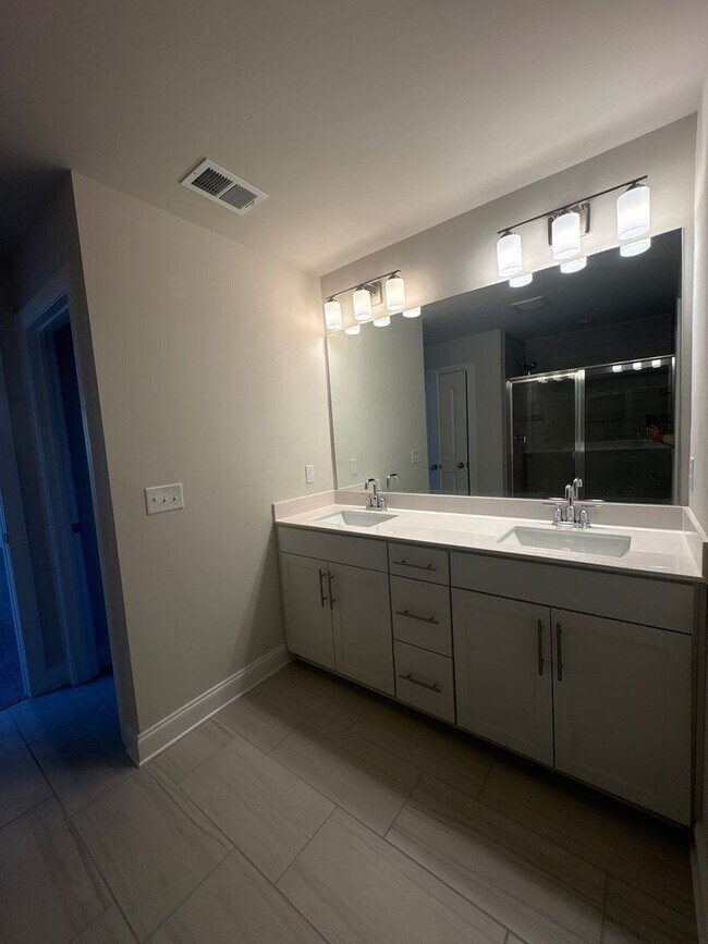 Building Photo - 3 Bedroom, 2.5 Bath and 2 Car Garage in Lebanon! $500 OFF FIRST FULL MONTH’S RENT!!