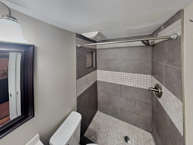 Building Photo - Lantern Square Apartments-B5