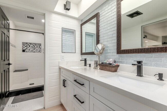 Building Photo - 2529 N Miller Rd