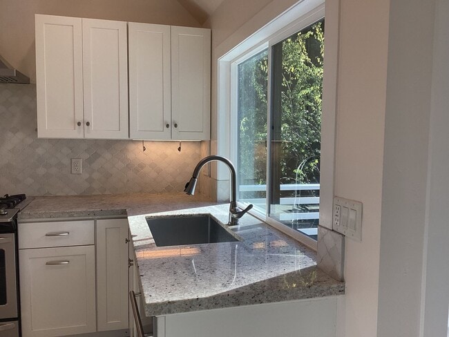 Building Photo - Desirable Soquel Location