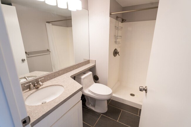 Building Photo - 2-Bedroom, 2-Bathroom Home in Waipahu – 2 Parking Stalls & Private Backyard