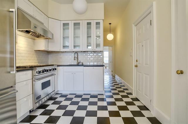 Modern kitchen - 929 Garden St