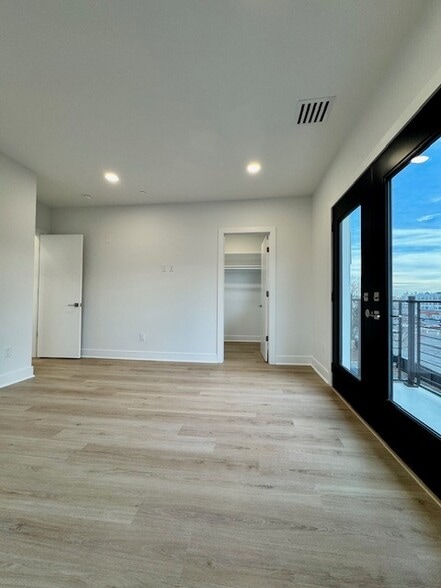 Building Photo - 85 W High St