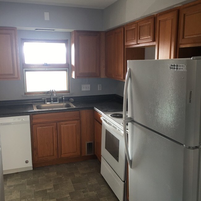 Building Photo - 1634 Cedar St