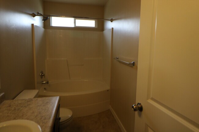 Building Photo - Large 5 Bed 3.5 Bath Home in Lehi Utah!
