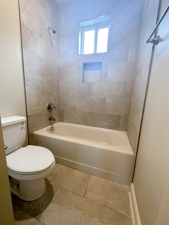 Building Photo - 5214 Donlyn Ln