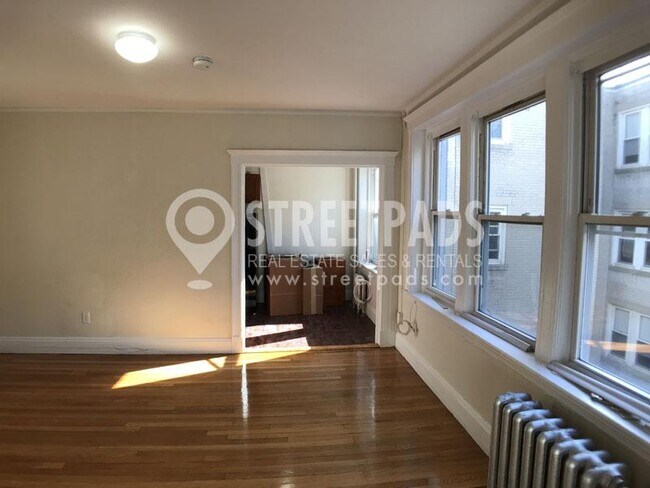 Building Photo - bedroom in Boston MA 02215
