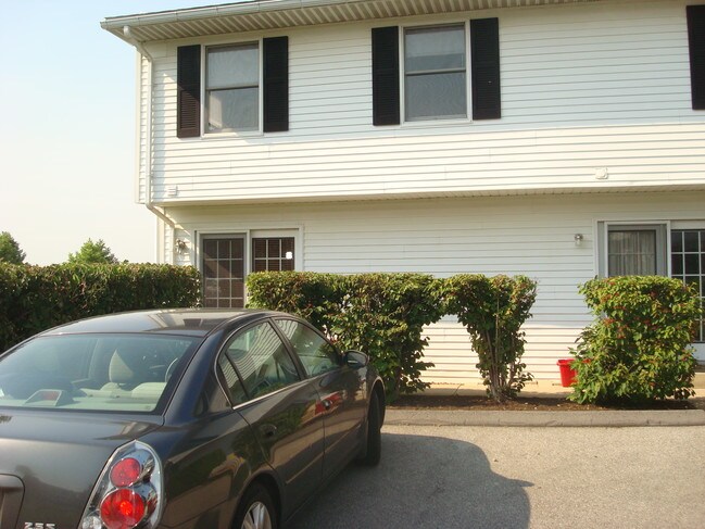 Building Photo - 1528 Blue Course Dr