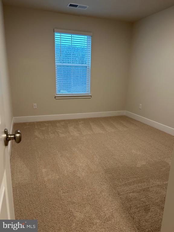 Building Photo - 140 Wappinger Ter