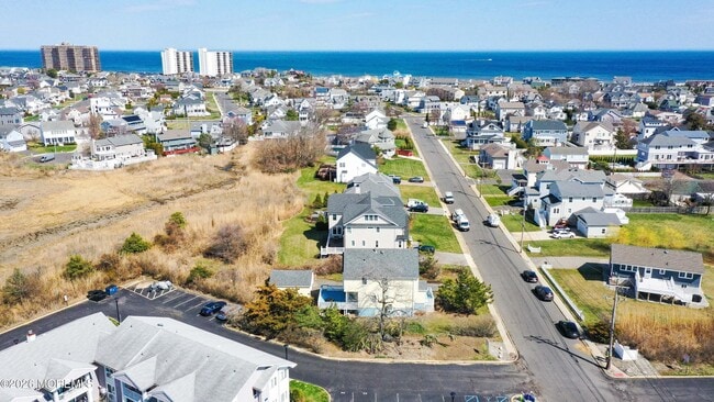 Building Photo - 47 Valentine St