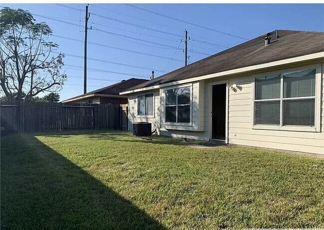 Building Photo - MOVE IN SPECIAL - 1/2 OFF FIRST MONTHS RENT!