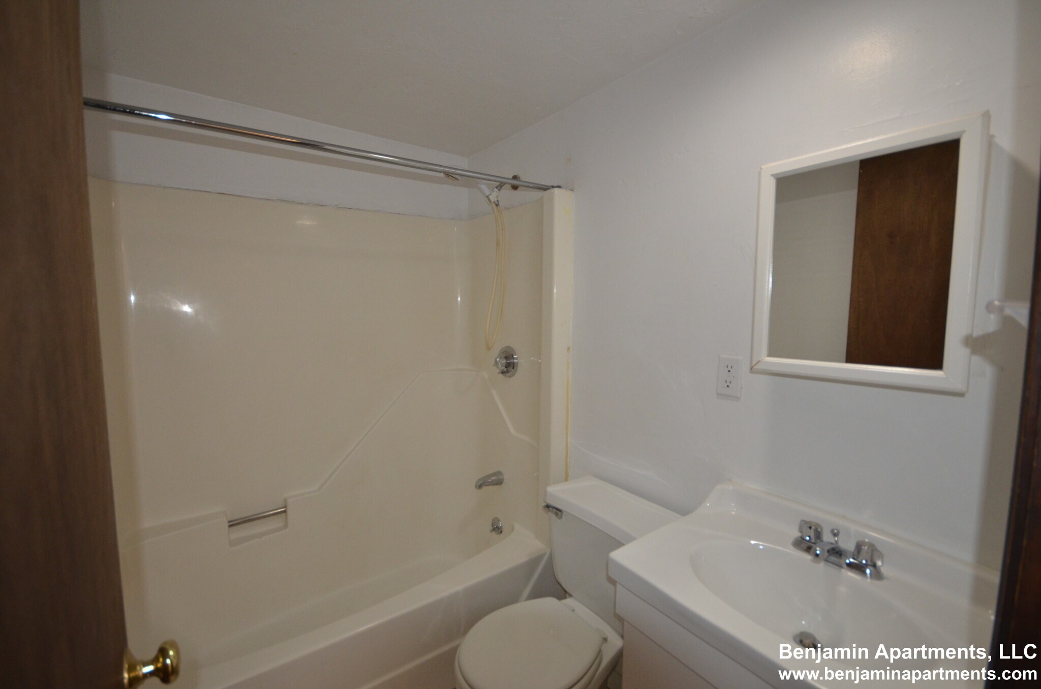 Building Photo - 10 Shepard St