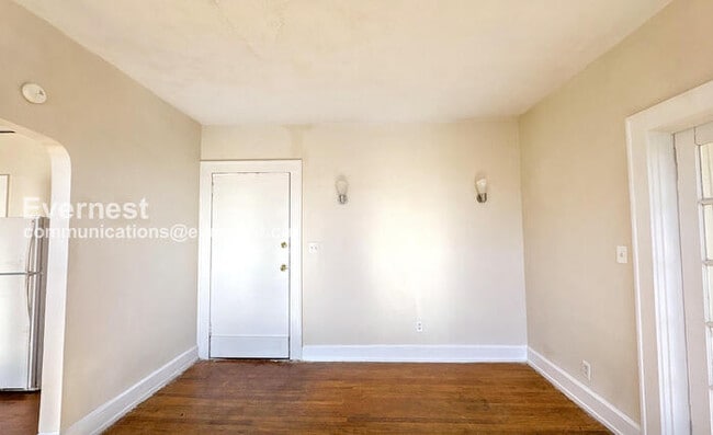 Building Photo - 904 3rd St W