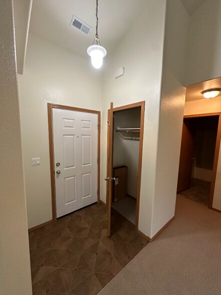 Building Photo - 7722 N Maple St