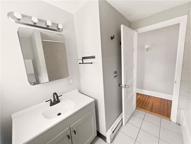 Building Photo - 362 Weeden St
