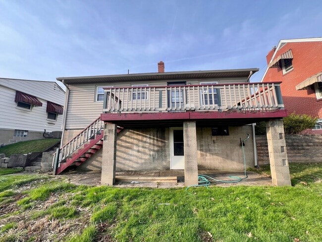 Building Photo - Coraopolis - 2 Bed 2 Bath - Home for Rent!