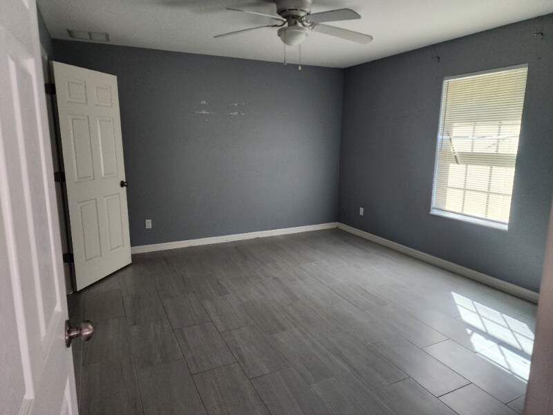 Building Photo - 202 Oak Ln Cir