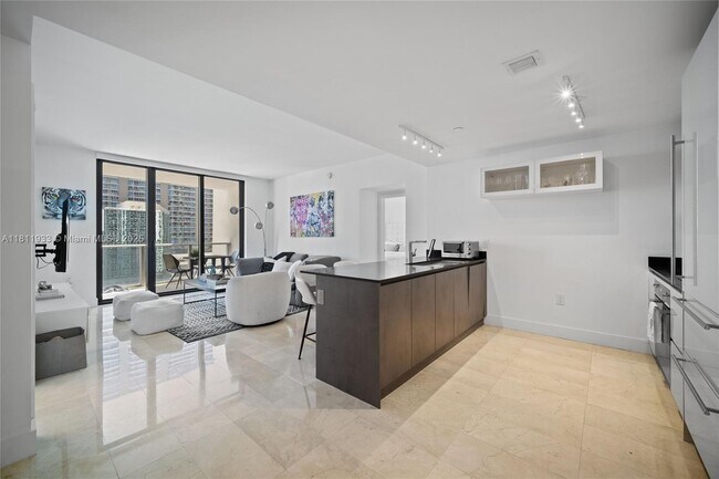Building Photo - 1010 Brickell Ave