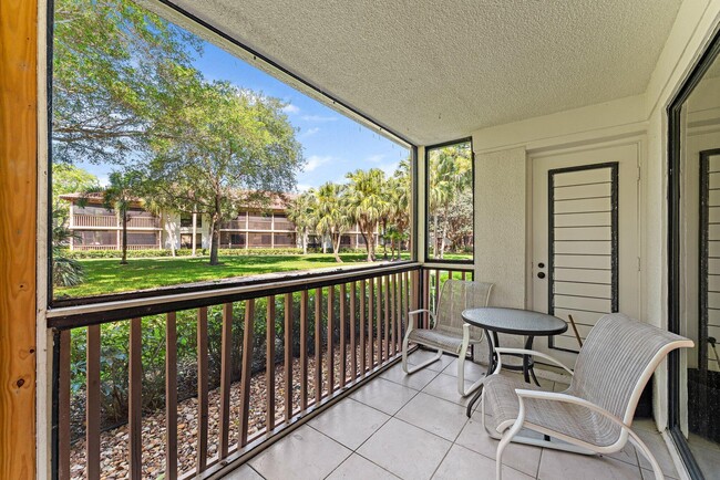 Building Photo - 527 Brackenwood Pl