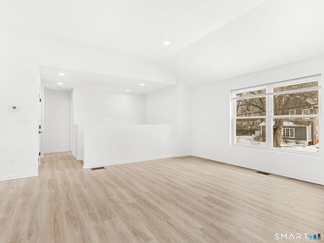 Building Photo - 1974 Kings Hwy