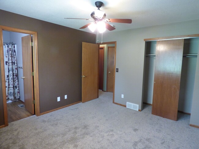 Building Photo - 3 Bedroom home in Loveland