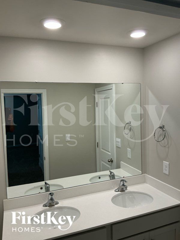 Building Photo - 715 Saddlebred Ln