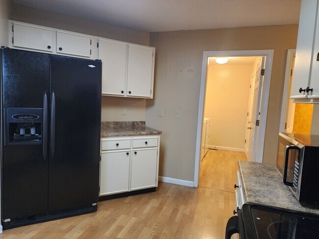 Building Photo - Maryville 37801- 3 bed 2.5 bath condo - call Tom Parry 865-607-3649