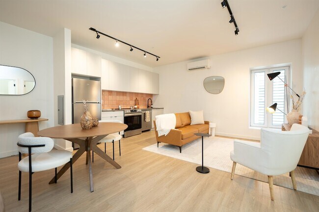 Primary Photo - 328 Pacific Ave