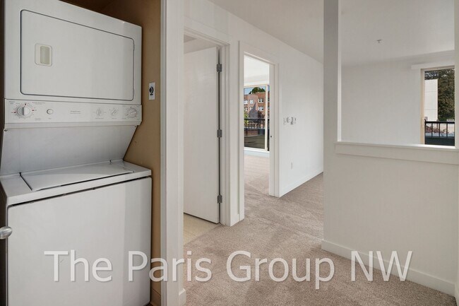 Building Photo - Perfect Bright 1BR 733sf CapHill Condo!! 9...