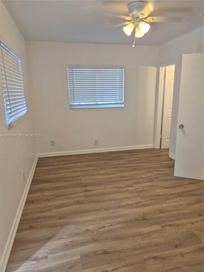 Building Photo - 216 SW 9th St