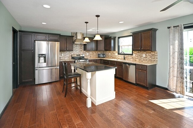 Building Photo - 1204 Ledgestone Dr