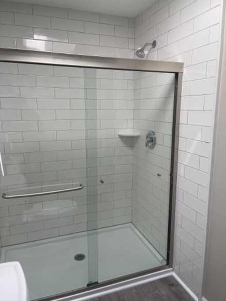 Building Photo - 4218 Queen Victoria Pl