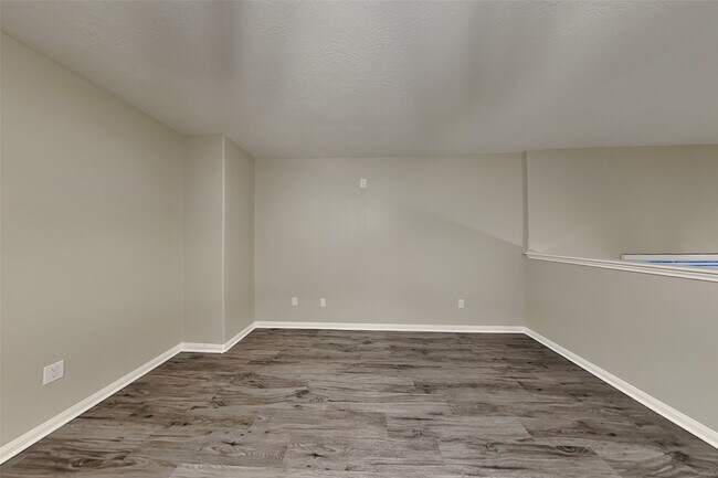 Building Photo - 3906 Falvel Shadow Creek Dr