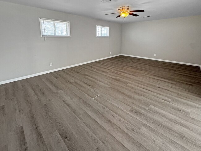 Building Photo - 1707 Buena Vista Cir SE