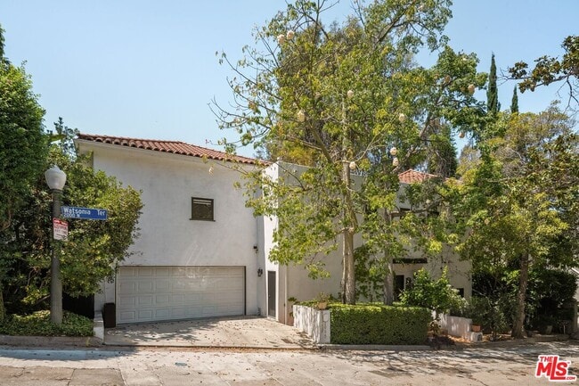 Building Photo - 2065 Watsonia Terrace