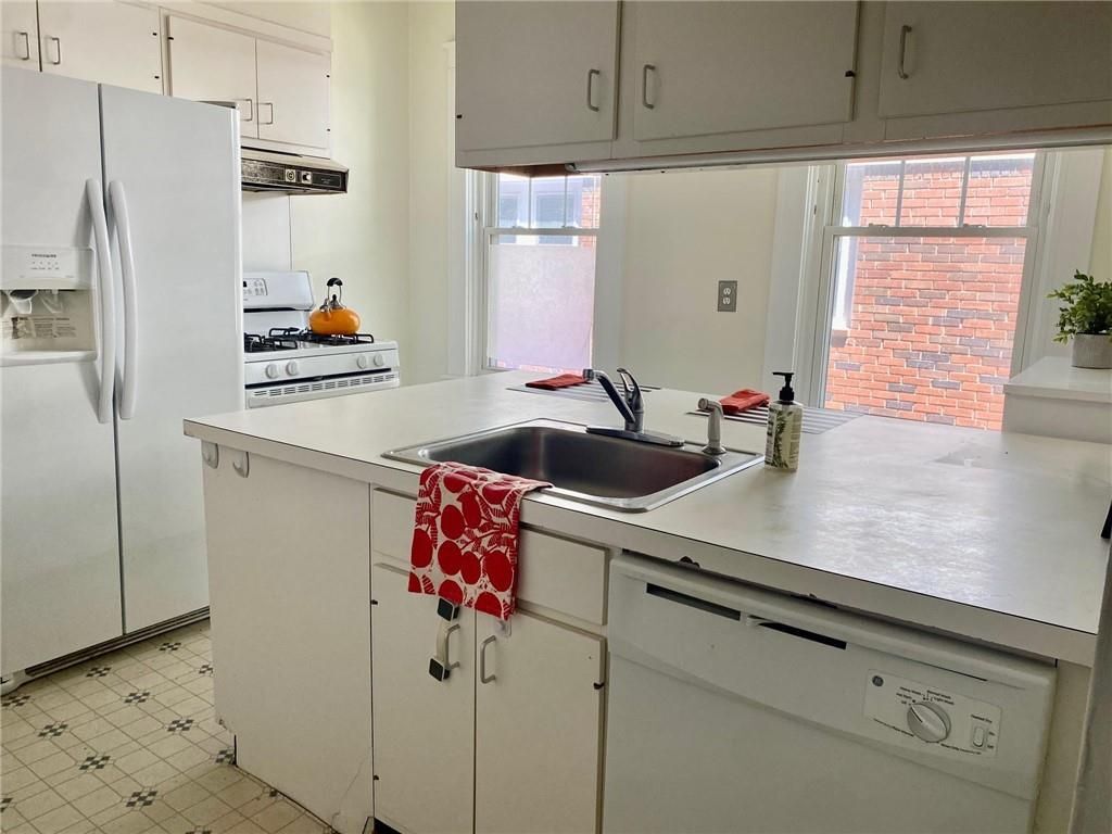 Building Photo - 389 Lloyd Ave