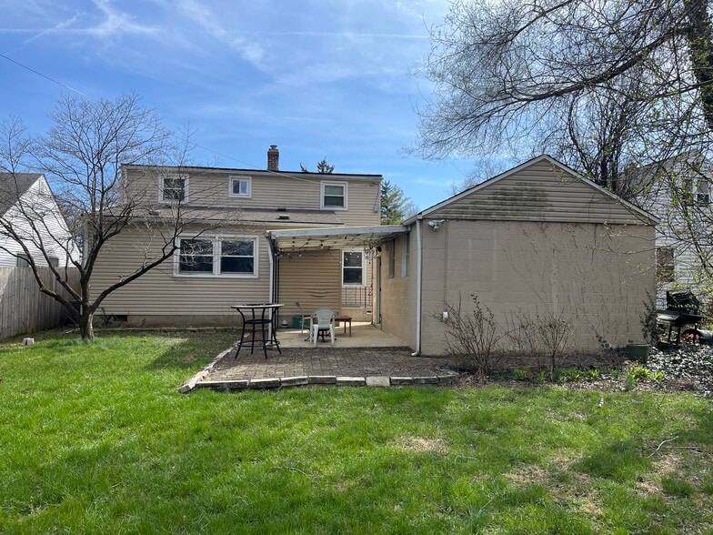 back yard - 884 W 9th Ave